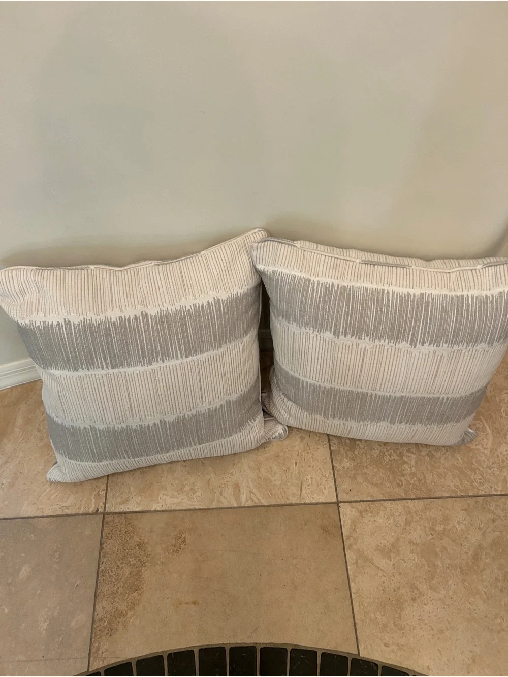 Set of 2 decor pillows 18x18 inch